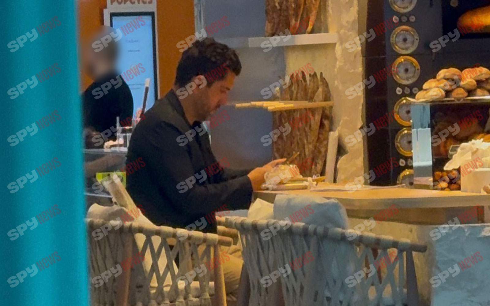 Cezar Ouatu, greu de mulțumit! Cum a fost surprins artistul, de către paparazzii spynews.ro