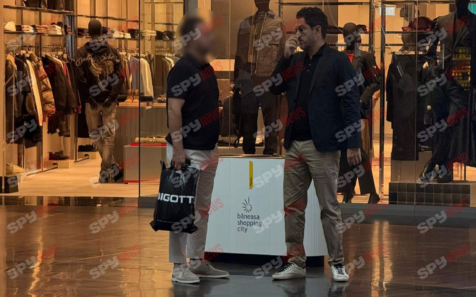 Cezar Ouatu, greu de mulțumit! Cum a fost surprins artistul, de către paparazzii spynews.ro