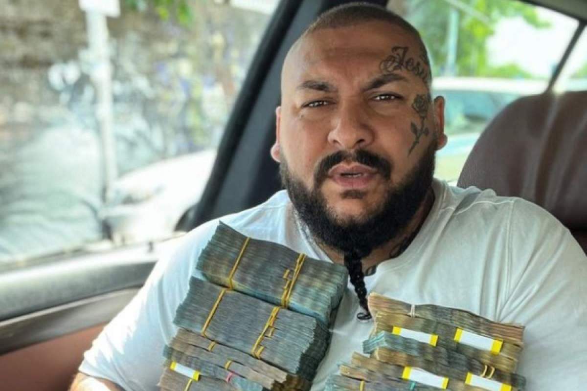 Dani Mocanu, pe patul de spital, cu branula la mână. Ce mesaj a transmis cântărețul: “Pentru sănătatea mea…” | FOTO​