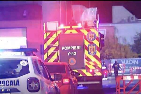 Alertă în București, în apropierea locului exploziei din Sectorul 5. Un supermarket a fost evacuat din cauza mirosului de gaze. Pompierii sunt la fața locului