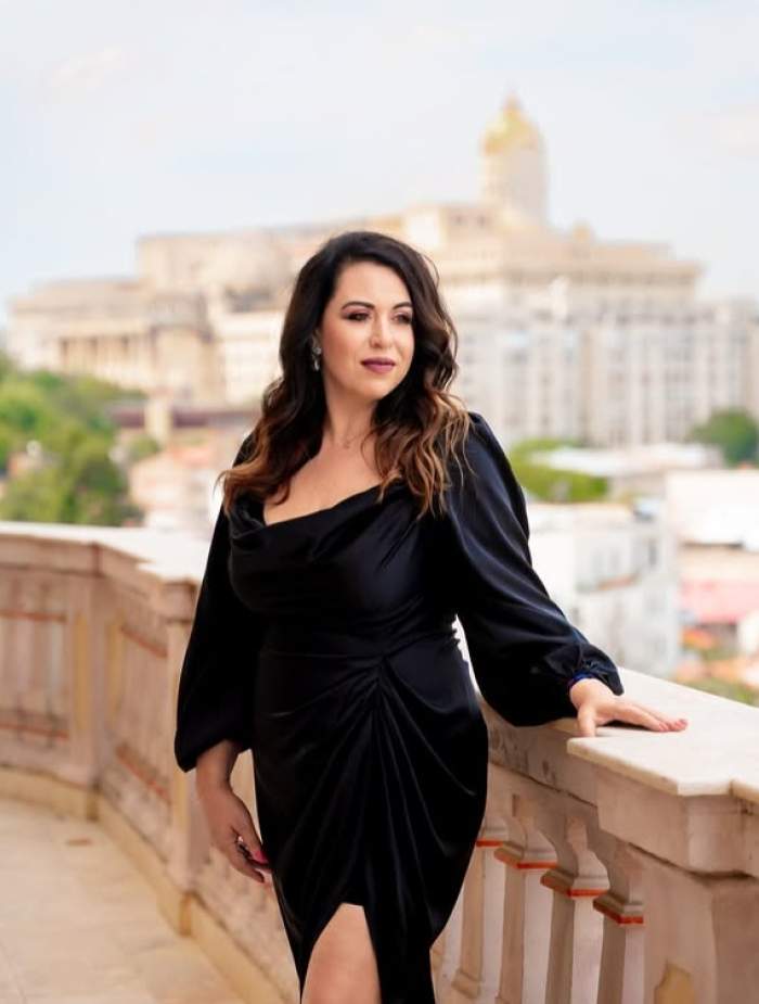 oana roman in negru