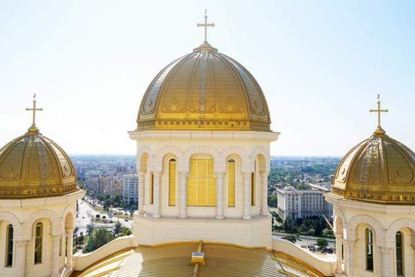 Sfințirea Catedralei Naționale, un moment istoric, are loc astăzi! Președintele României, Nicușor Dan, participă la ceremonie