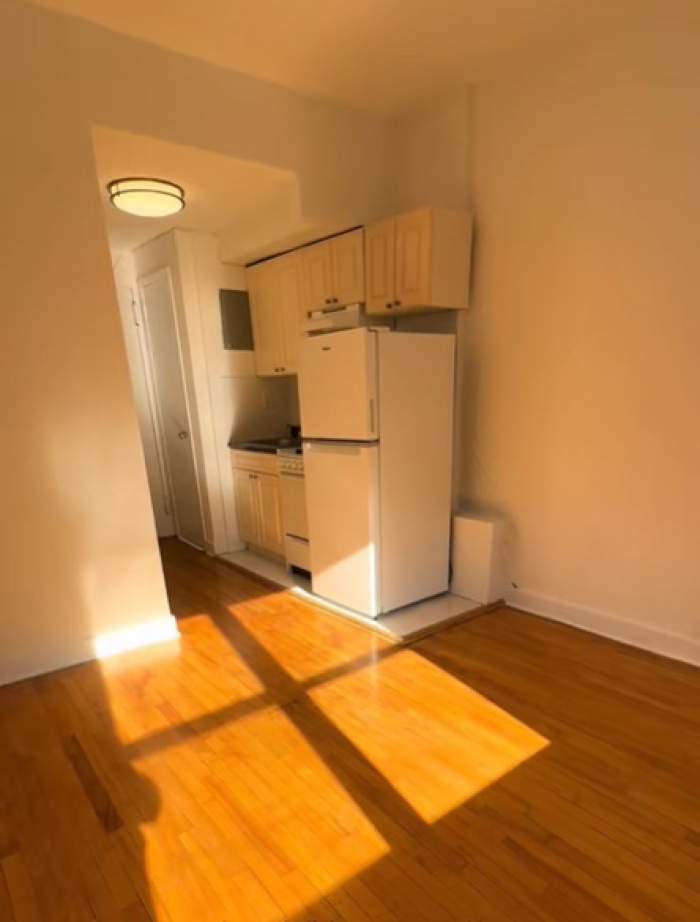 Ce apartament poți închiria cu 3.100 dolari pe lună în New York. Partea bună: are totuși baie!