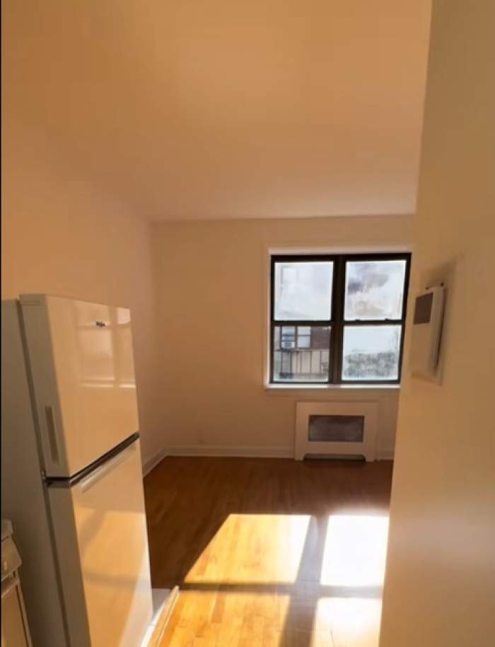 Ce apartament poți închiria cu 3.100 dolari pe lună în New York. Partea bună: are totuși baie!