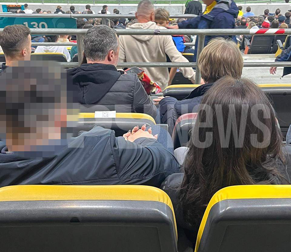 Când te prinde dragostea...cu greu îi mai scapi! Nicoleta Dragne, scene romantice cu iubitul, pe stadion!