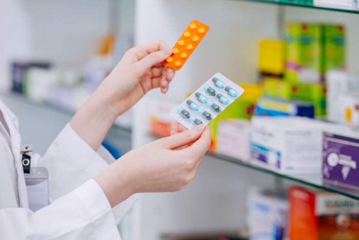 (P) Tu cum iei pastilele? Studiul Spring Farma arată cele mai frecvente greșeli. La ce trebuie să fim atenți