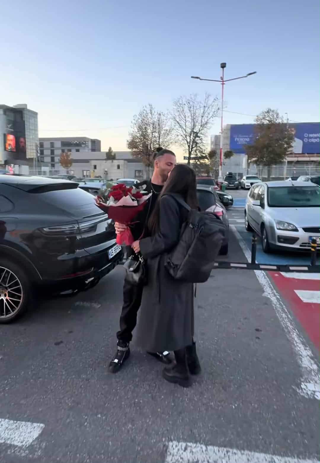 Am aflat cine este tânăra care a primit mașina virală pe TikTok! Cum a reacționat când a văzut surpriza care le-a vrăjit pe domnișoare