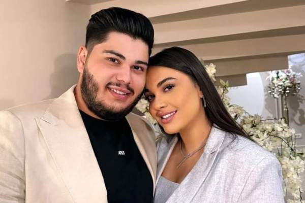 Betty Salam, în ipostaze tandre alături de Roberto Tudor, în avion. Unde au plecat amorezii