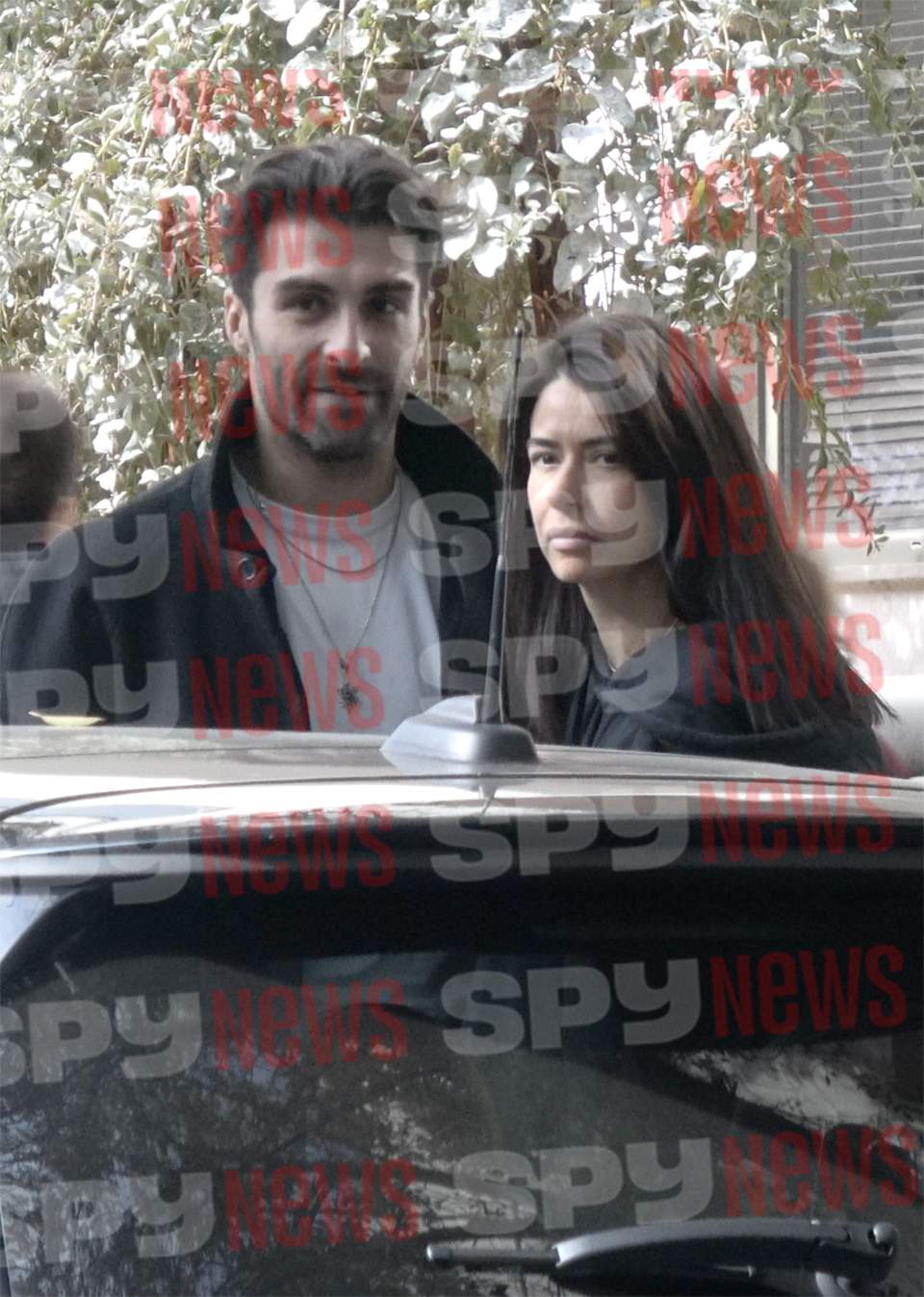 Relatie surprinzătoare în showbiz! Prezentatoarea TV Diana Bart, sărut pasional în plină stradă cu un actor cunoscut! Cine este bărbatul? Avem imaginile!