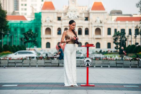 Diseară, de la ora 20:30, la Antena 1, ultima Cursă pentru ultima șansă din Vietnam, la Asia Express - Irina anunță încă de la început că insigna va fi roşie. Emisiunea, din nou lider de audiență