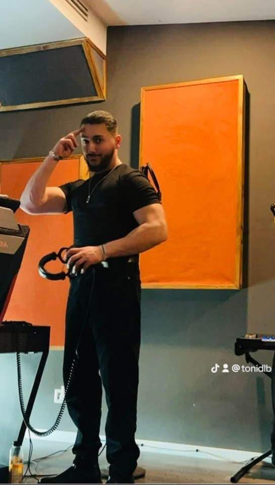 Scandalul care zguduie lumea manelelor! Producător muzical, bătut de un manelist faimos de la noi. Care a fost motivul