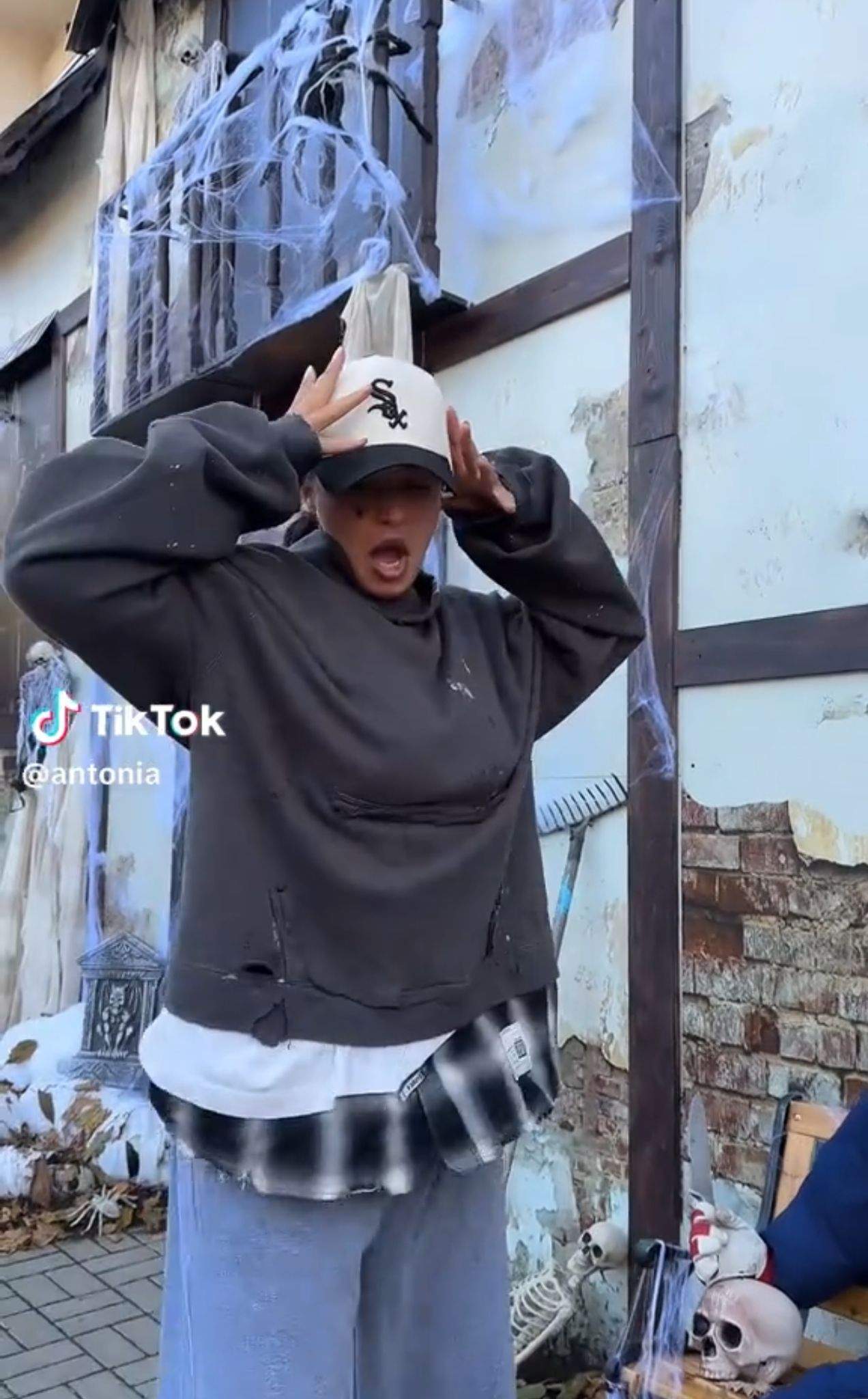 Cum și-a decorat Antonia casa pentru Halloween. Numai în filme ai mai văzut o așa locuință | FOTO