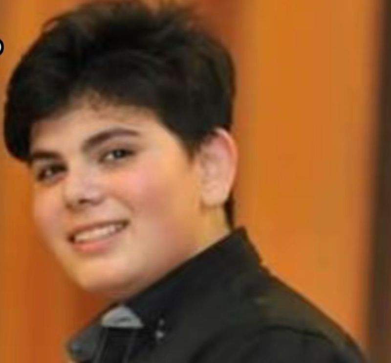 Îl recunoști? Acum este unul dintre cei mai iubiți artiști din România. Fanele sunt înfocate după el