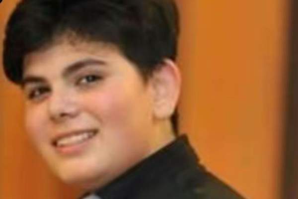 Îl recunoști? Acum este unul dintre cei mai iubiți artiști din România. Fanele sunt înfocate după el