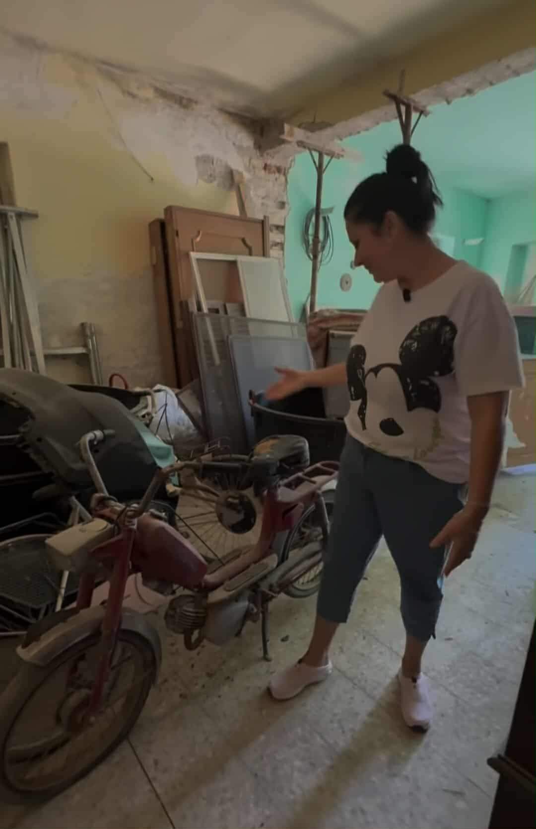 Gabriela Cristea și Tavi Clonda și-au cumpărat casă în Italia! Vedeta a făcut turul: ”Nu a mai fost locuită de 50 de ani”