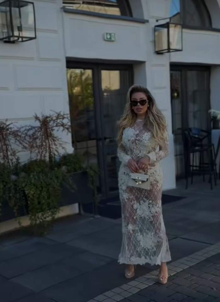 Ce ținută spectaculoasă a purtat Roxana Vașniuc în a doua zi de petrecere. Claudia Puican și Armin Nicoară au opt perechi de nași, iar vedeta și soțul ei sunt una dintre ele