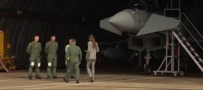 Prințesa Kate și-a șocat, din nou, fanii! A coborât scările avionului cu spatele