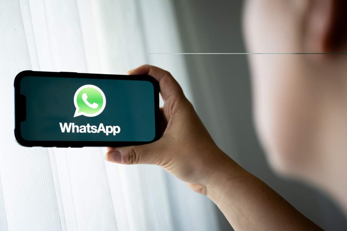 În această ilustrație foto, logo-ul WhatsApp este afișat pe un smartphone.