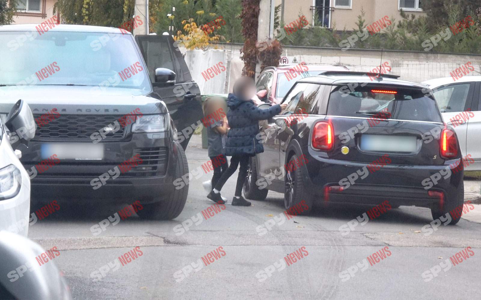 Imaginile momentului! Ce a făcut Diana Bart după întâlnirea şi sărutul pasional cu actorul Daniel Nuţă! Prezentatoarea şi fostul soţ au o relaţie specială