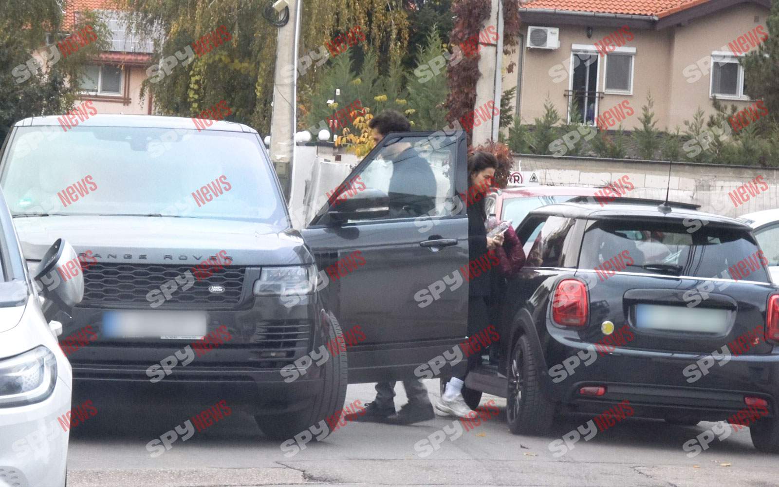 Imaginile momentului! Ce a făcut Diana Bart după întâlnirea şi sărutul pasional cu actorul Daniel Nuţă! Prezentatoarea şi fostul soţ au o relaţie specială