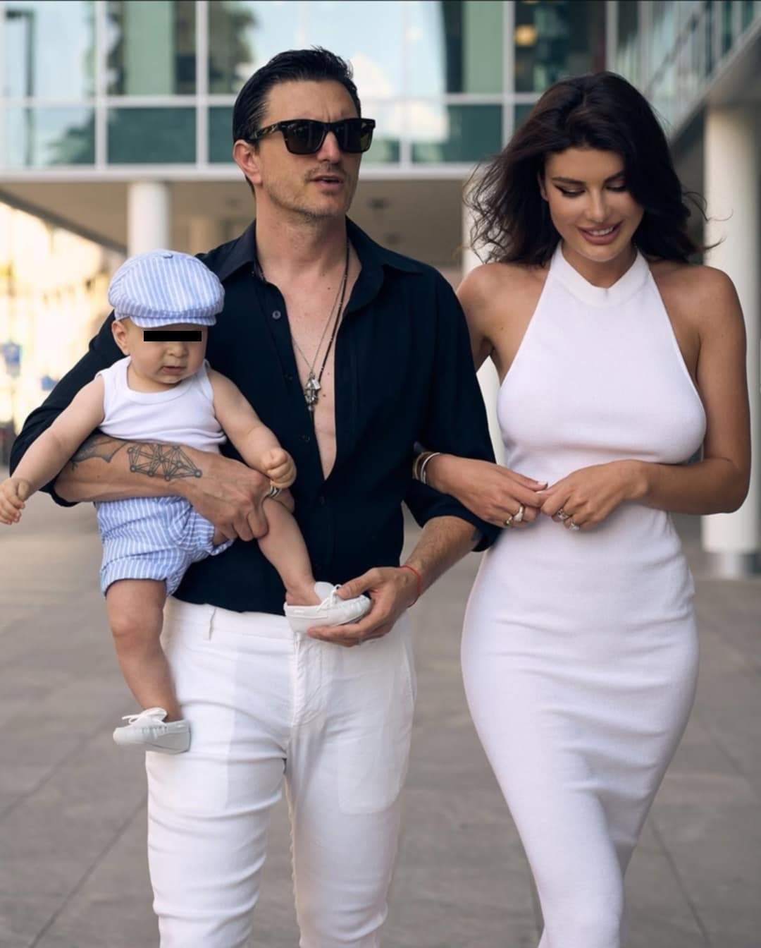 Angela Martini și Dragoș Săvulescu divorțează! Fotomodelul a depus deja actele! Cuplul se desparte după 7 ani și un copil împreună