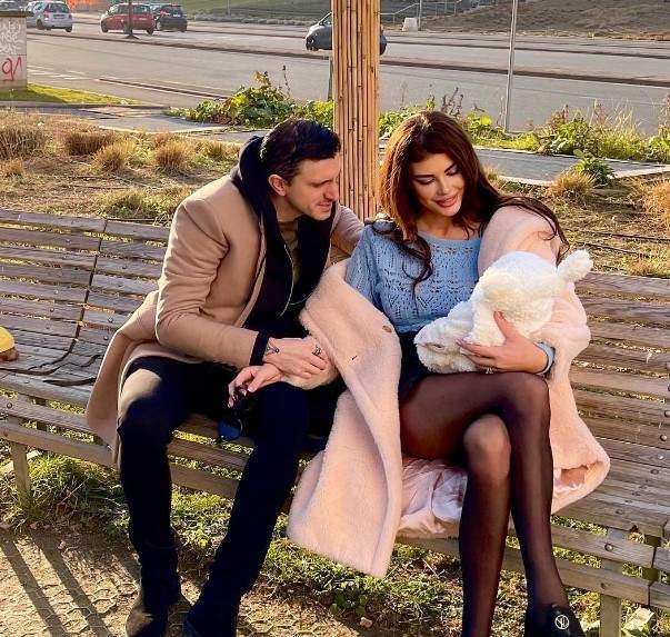 Angela Martini și Dragoș Săvulescu divorțează! Fotomodelul a depus deja actele! Cuplul se desparte după 7 ani și un copil împreună