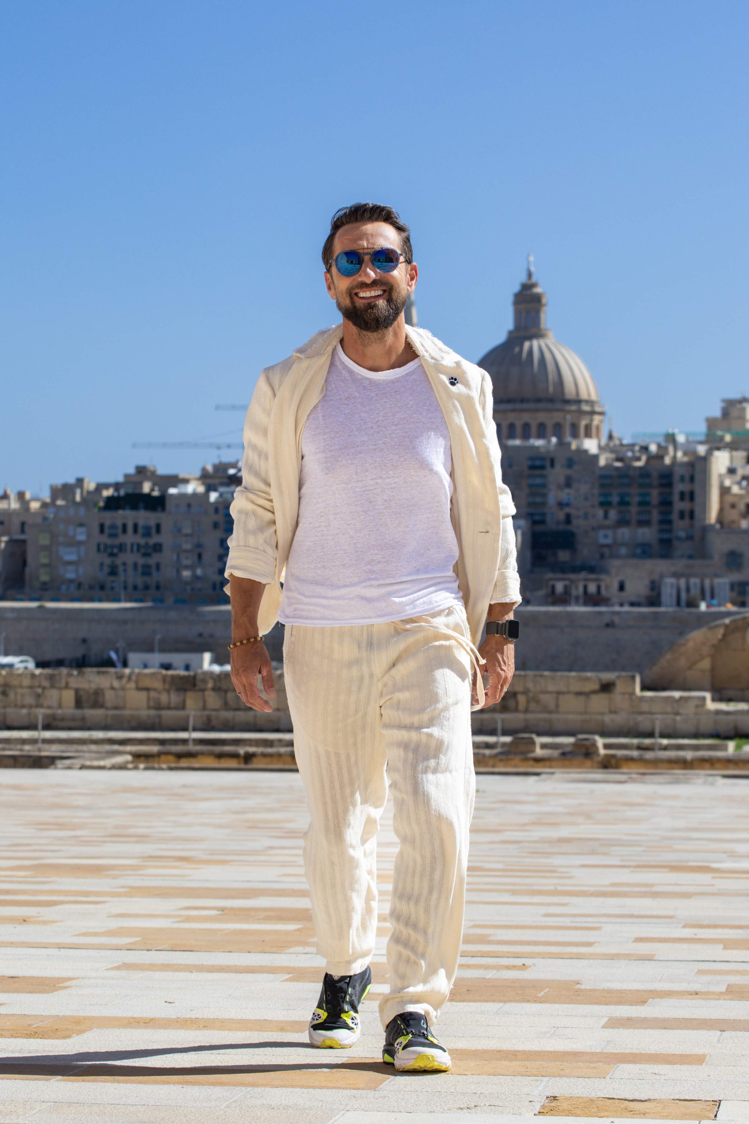 Mâine, Dani Oțil și cele 9 cupluri participante în show-ul Power Couple, de la Antena 1, se întorc în România! Filmările pentru sezonul 3 ajung astăzi la sfârșit!