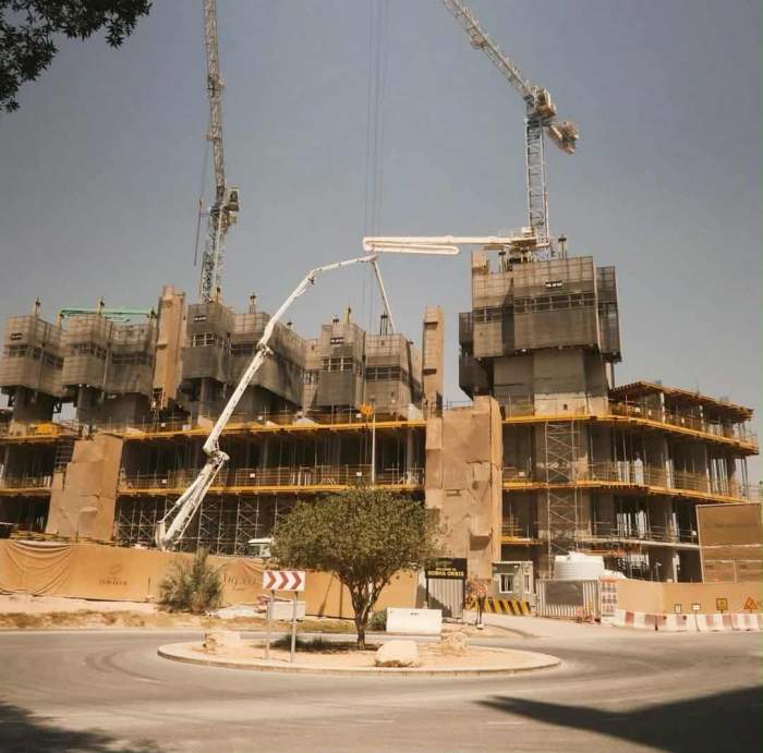bloc în construcție în Dubai