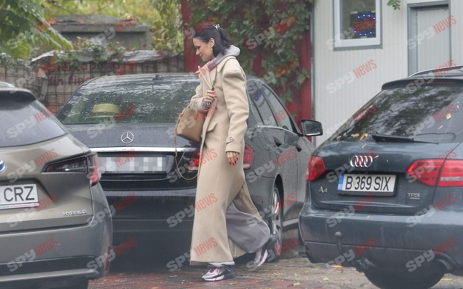 Irisha a fost iubită de milionar, dar ii plac micii! A traversat tot orașul pentru pofta asta! | PAPARAZZI
