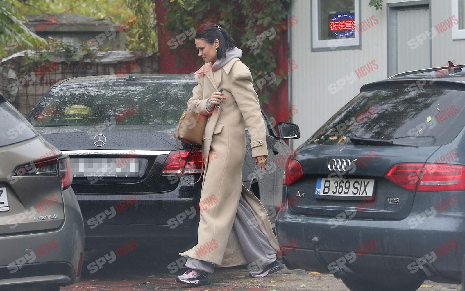 Irisha a fost iubită de milionar, dar ii plac micii! A traversat tot orașul pentru pofta asta! | PAPARAZZI