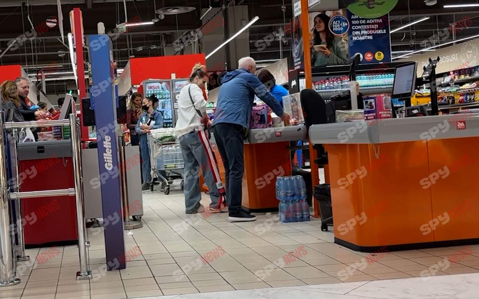 Era "două frigidere separate" a trecut, dar... Alina Sorescu face cumpărături multe şi le şi achită, tot ea! Cine e bărbatul care o ajută! | PAPARAZZI