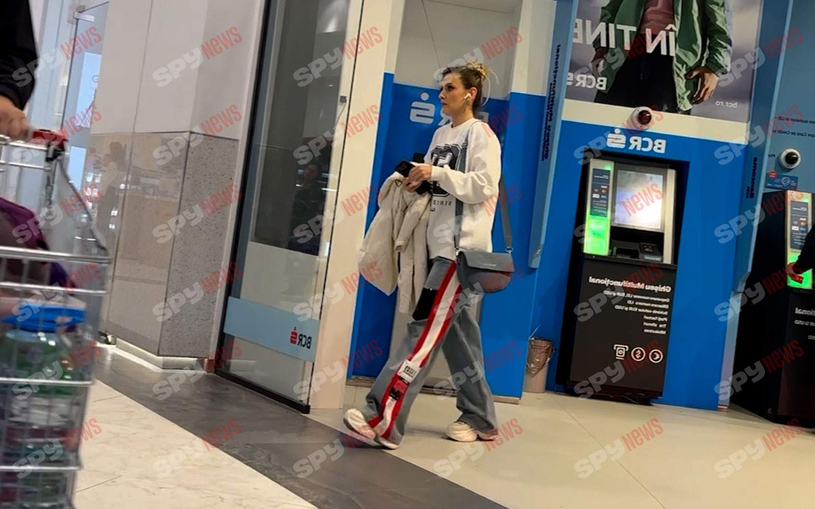 Era "două frigidere separate" a trecut, dar... Alina Sorescu face cumpărături multe şi le şi achită, tot ea! Cine e bărbatul care o ajută! | PAPARAZZI