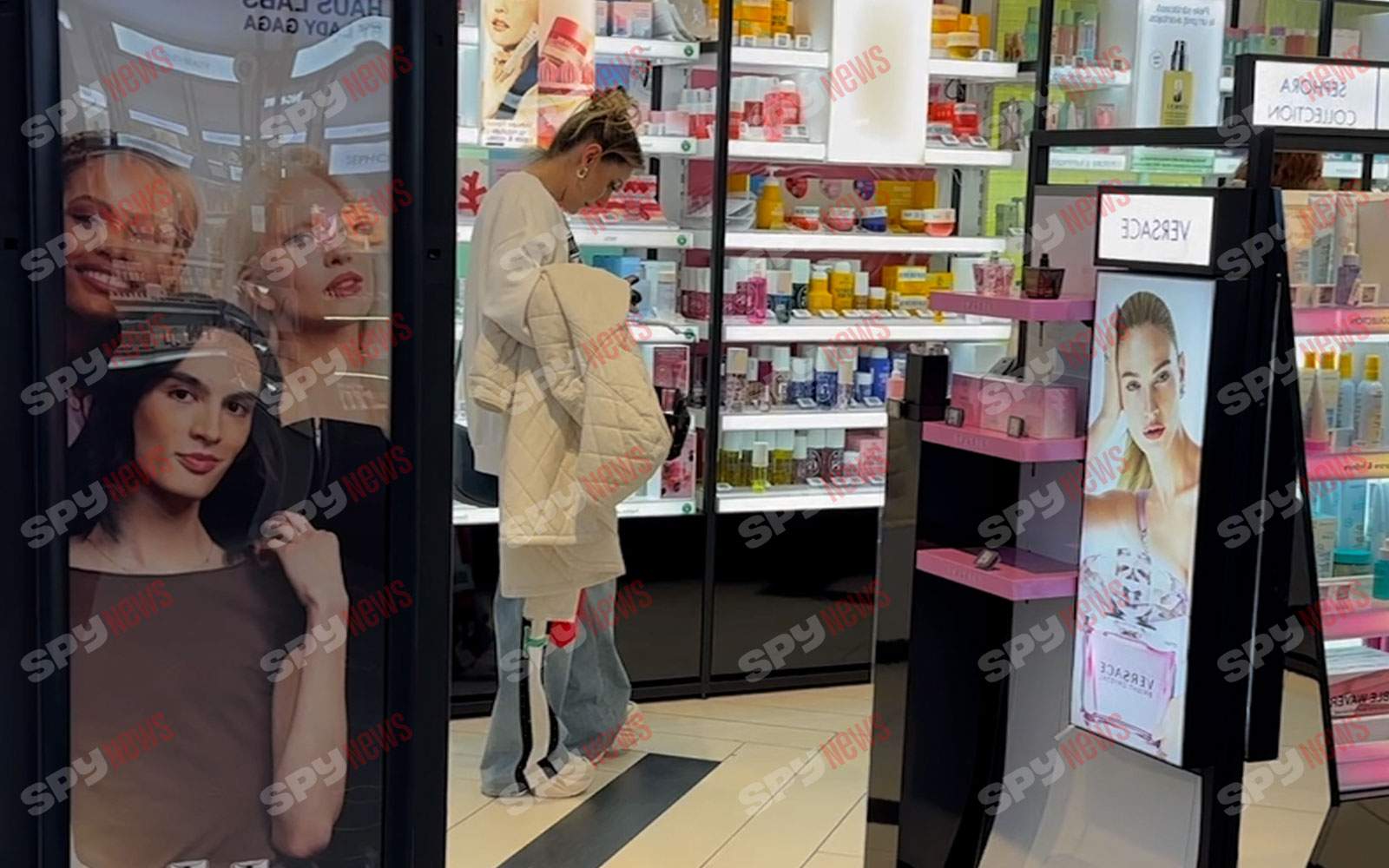 Era "două frigidere separate" a trecut, dar... Alina Sorescu face cumpărături multe şi le şi achită, tot ea! Cine e bărbatul care o ajută! | PAPARAZZI