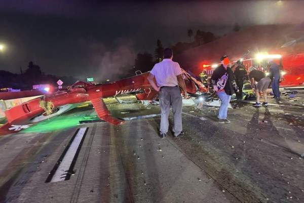 Un elicopter medical s-a prăbușit pe autostradă! Imagini tulburătoare de la locul accidentului | VIDEO