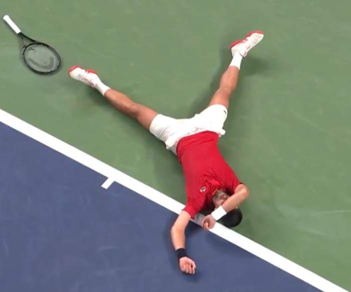 Novak Djokovic s-a prăbușit pe teren în timpul unui meci, în Shanghai. Sportivului i-a fost rău și cu o zi înainte | FOTO