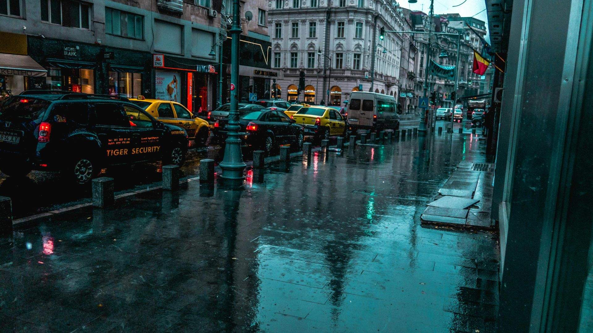 Ploaia îți poate strica mașina! La ce trebuie să ai atenția sporită și cum se poate evita situația