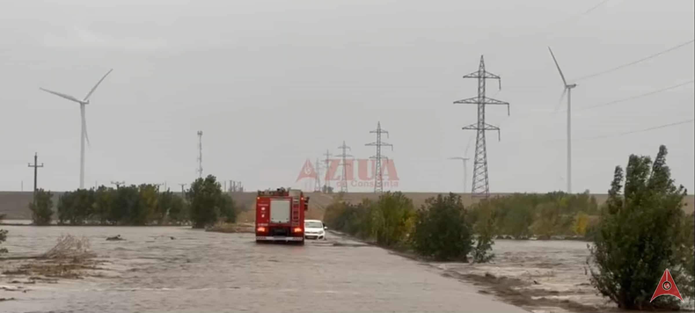 bărbat salvat de pe capota mașinii în Constanța.