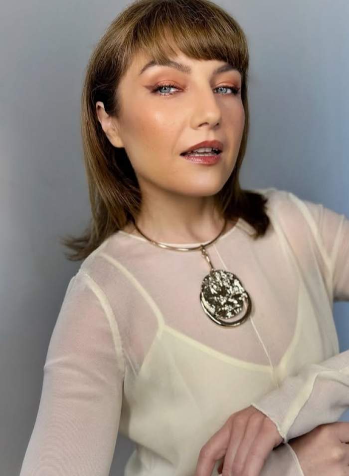 alexandra ungureanu selfie