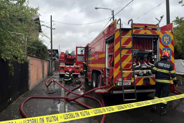 Incendiu devastator în Capitală! Un imobil din zona Pallady a ars ca o torță