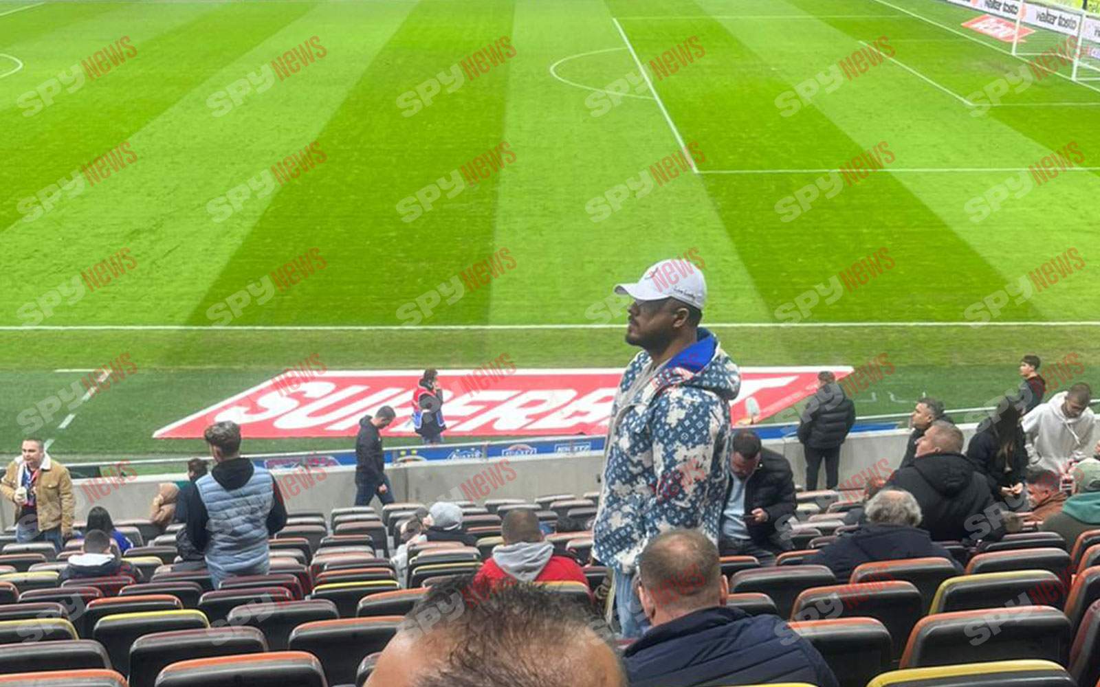 Gabi Bădălău, aroganţe pe stadion! Cu bronzul de Dubai, dar nu cu Bianca Drăguşanu! Cine l-a însoţit! | PAPARAZZI
