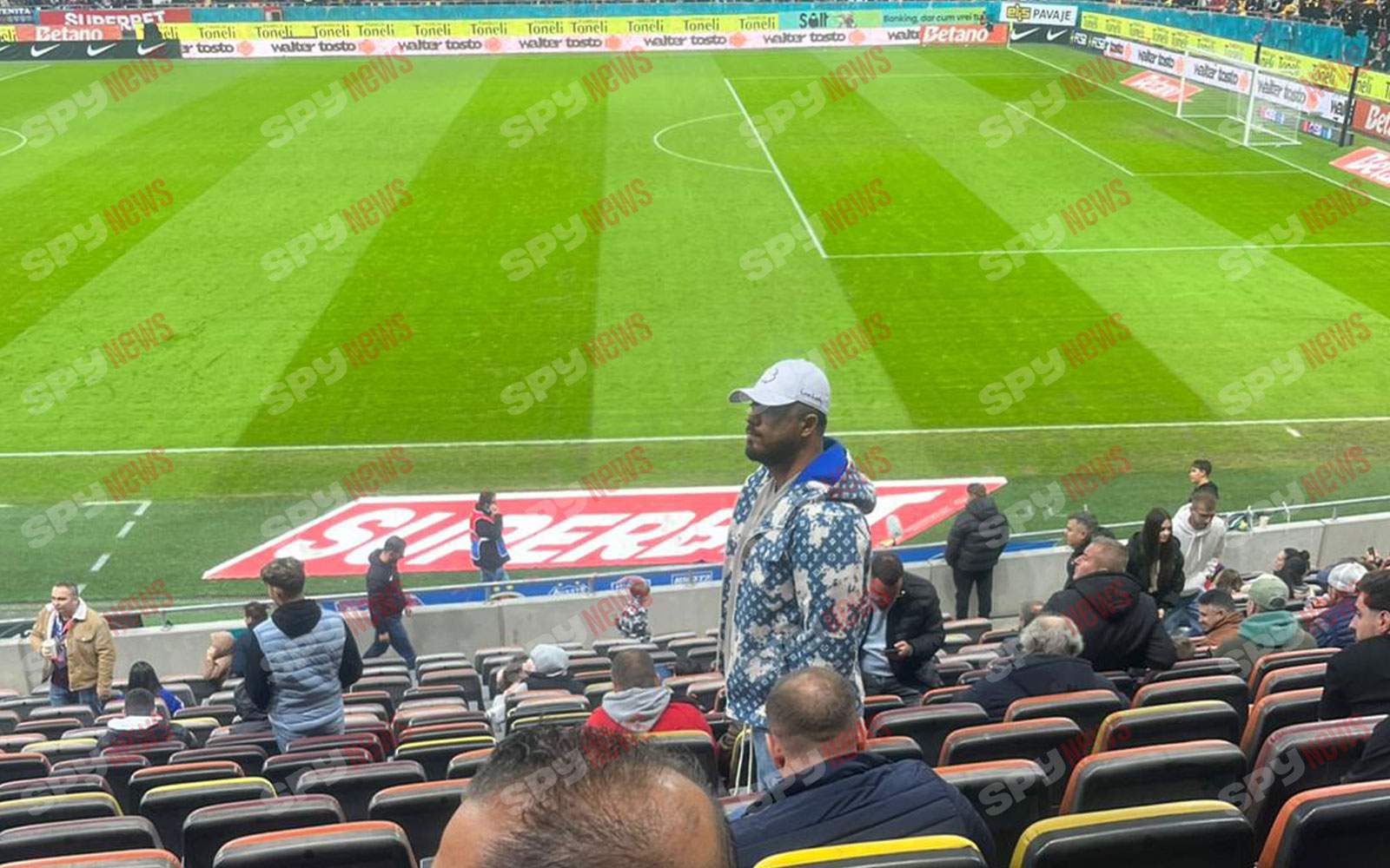 Gabi Bădălău, aroganţe pe stadion! Cu bronzul de Dubai, dar nu cu Bianca Drăguşanu! Cine l-a însoţit! | PAPARAZZI