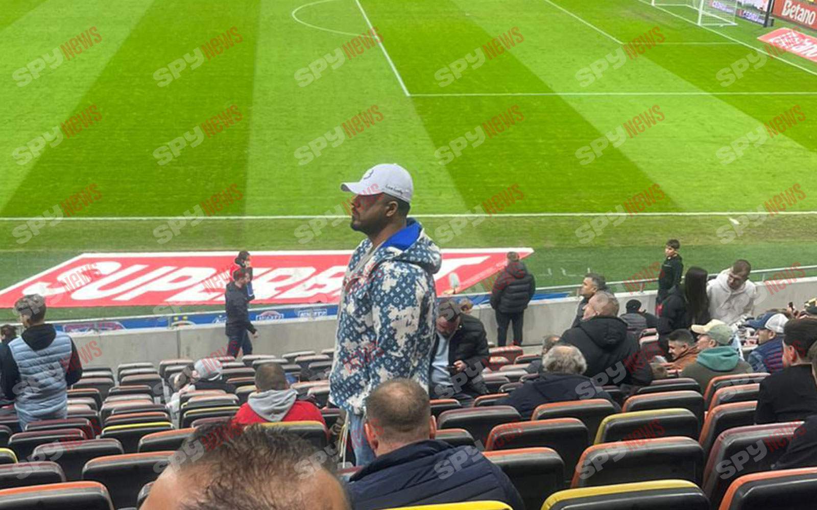 Gabi Bădălău, aroganţe pe stadion! Cu bronzul de Dubai, dar nu cu Bianca Drăguşanu! Cine l-a însoţit! | PAPARAZZI