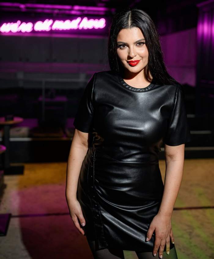 Cum și-a petrecut Ioana State ziua de naștere. Comedianta și invitații săi s-au distrat pe ploaie