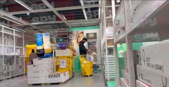 Imagini unice cu Alexandra Stan şi iubitul! Merită premiul de cel mai răbdător partener! Au trecut la nivelul următor? Ce îi dă de gol?