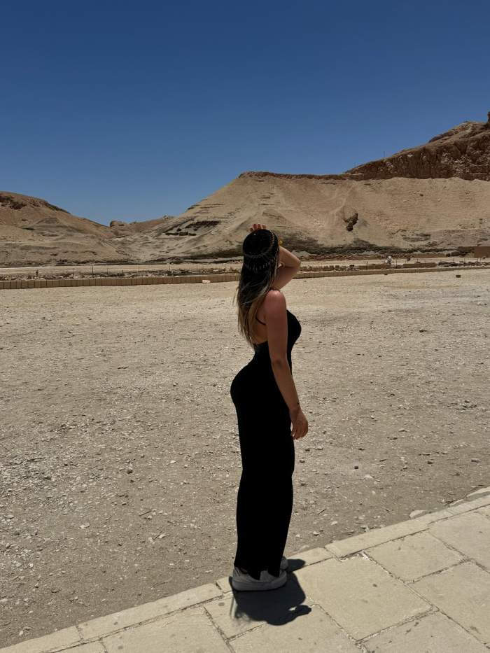 Raluca Podea poartă negru