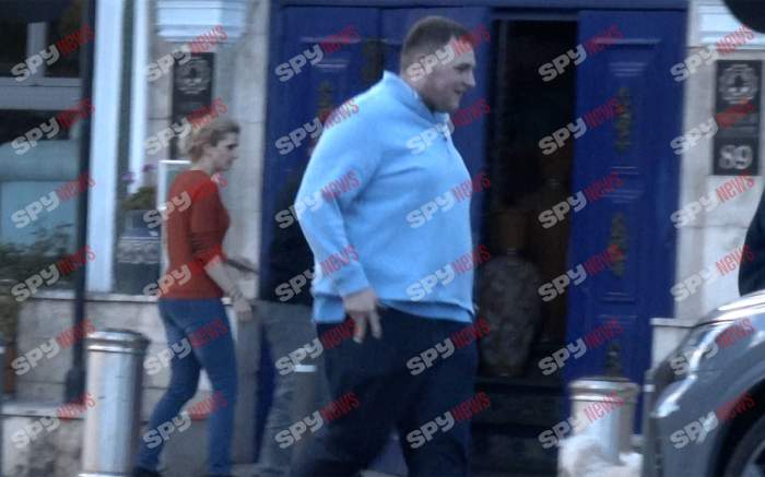 Viața arată altfel când ești la volanul unui bolid de lux! Cum l-au filmat paparazzii pe Teodor Tender