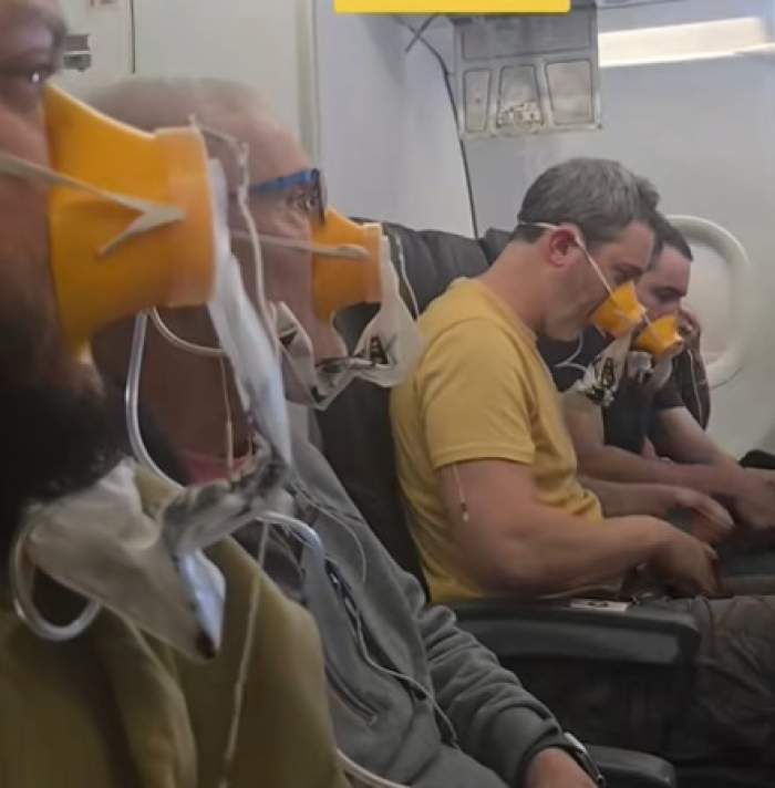Momente de panică pentru pasagerii unui avion! Măștile de oxigen au căzut și aeronava a coborât rapid de la 11.000 de metri pentru ca oamenii să poată respira | VIDEO