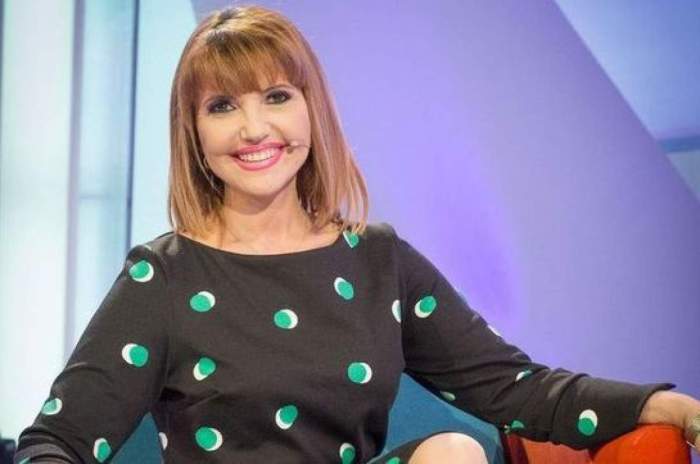 marina almasan la tv pe fotoliu