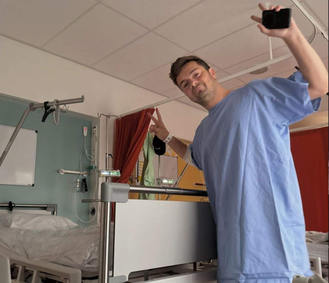 Celebrul Dj Martin Garrix, cu perfuzia la mână! Artistul a fost operat. Și-a anulat un eveniment important