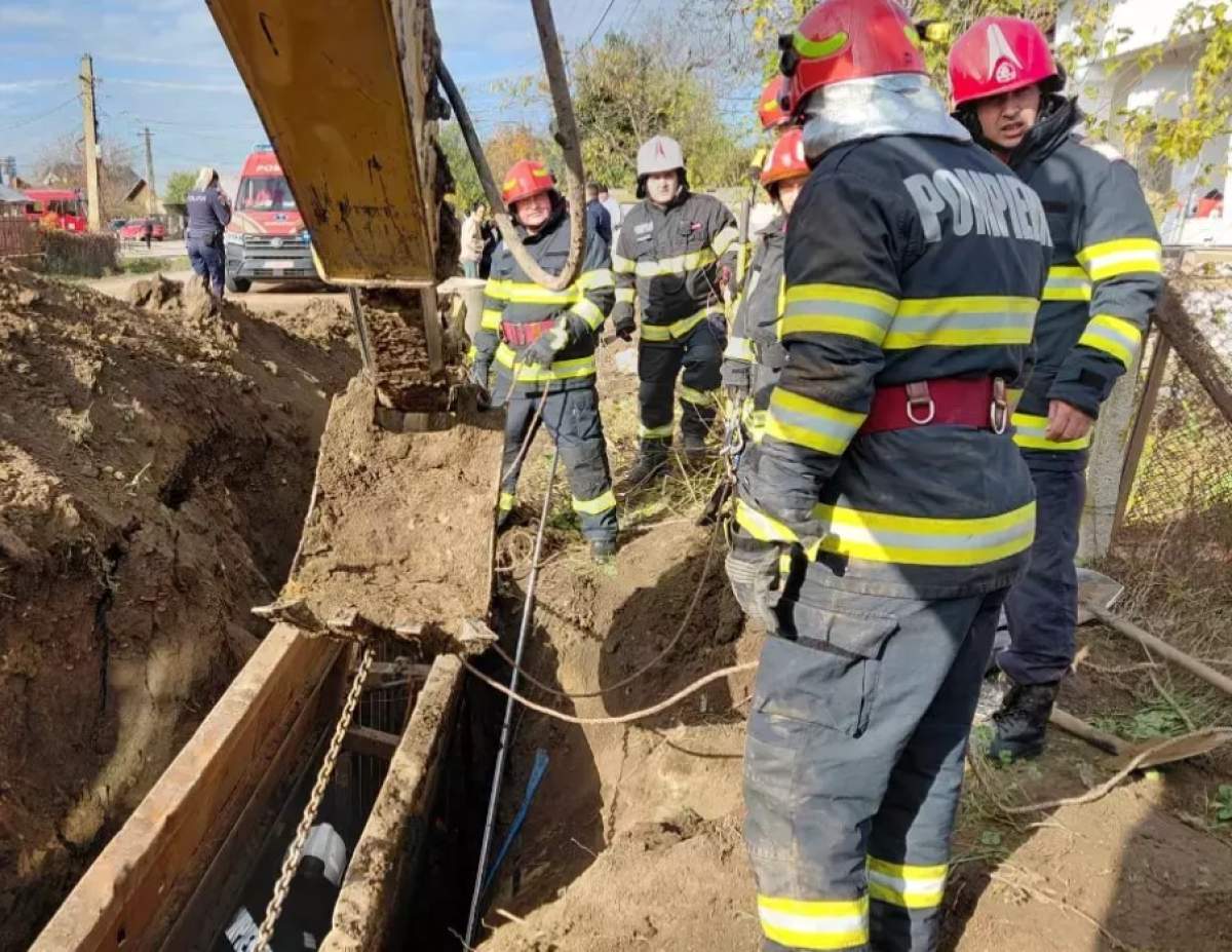 Intervenție contracronometru, în Prahova. Două persoane sunt blocate sub un mal de pământ